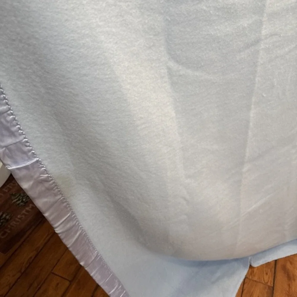 LULA S.‎ vintage acrylic QUEEN blanket blue Satin Trimmed